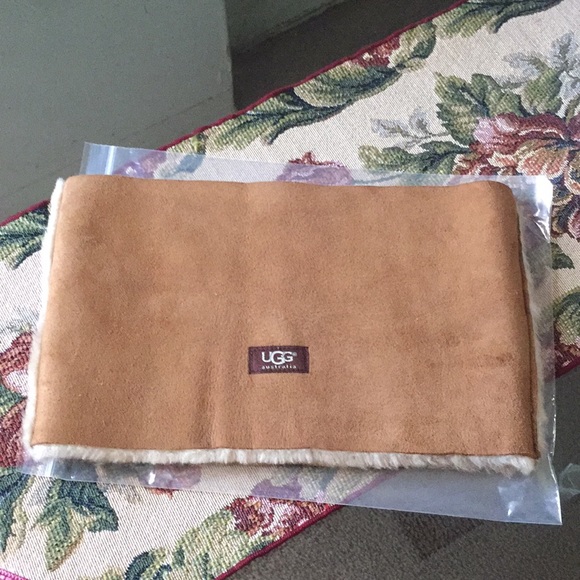 NEW UGG CLASSIC SNOOD CHESTNUT - Picture 3 of 7